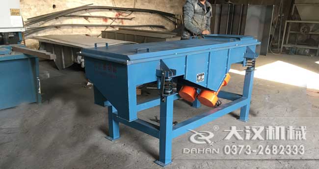 機(jī)制砂直線(xiàn)振動(dòng)篩