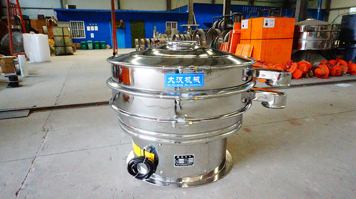 藕粉振動(dòng)篩適用于很多種不同的行業(yè)，對(duì)于物料多的篩分適用還是比較廣泛的。